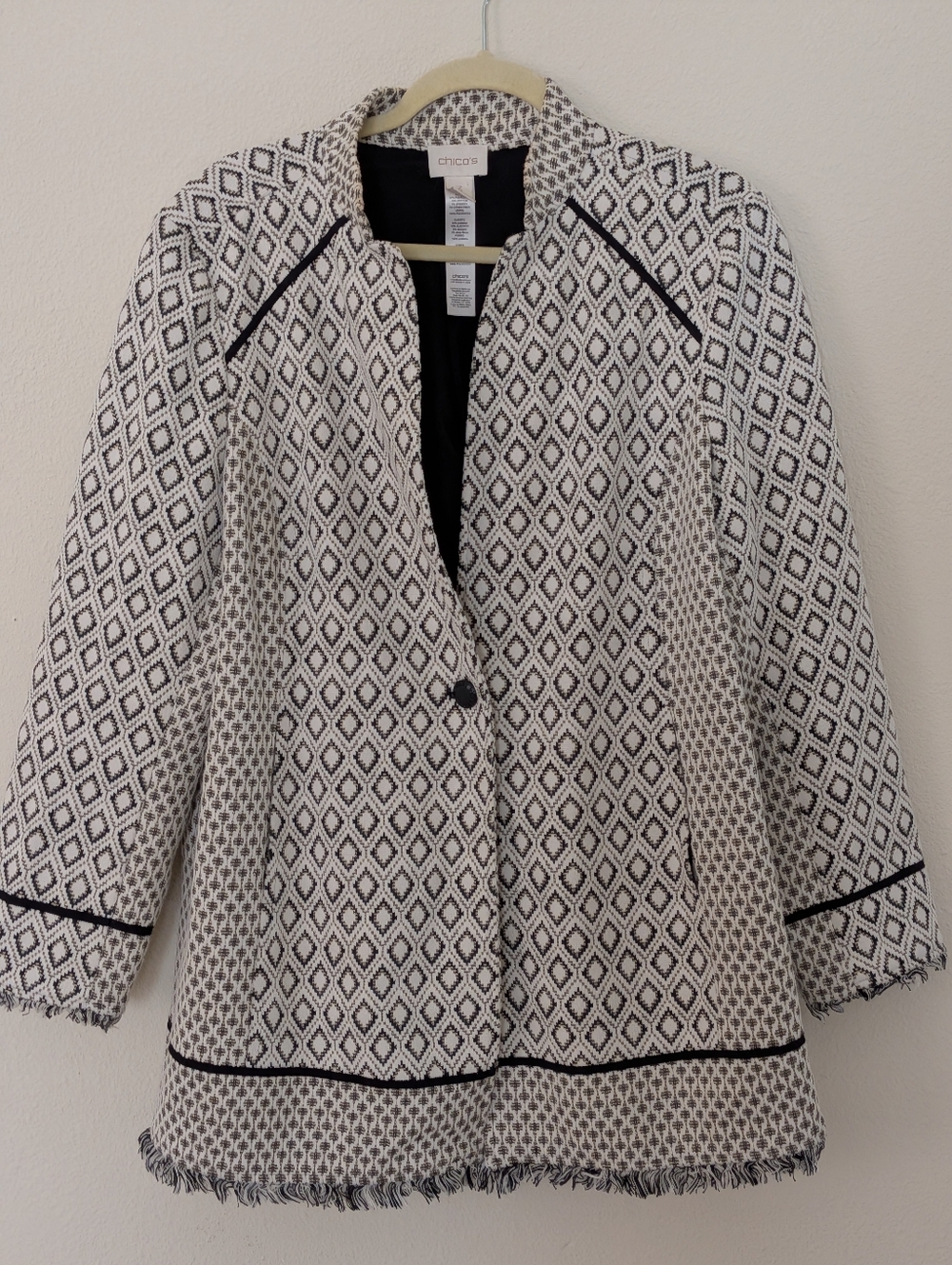 Chicos Ivory Black Metallic Gold Knit Fringe Diamonds Button Jacket Size 3 XL